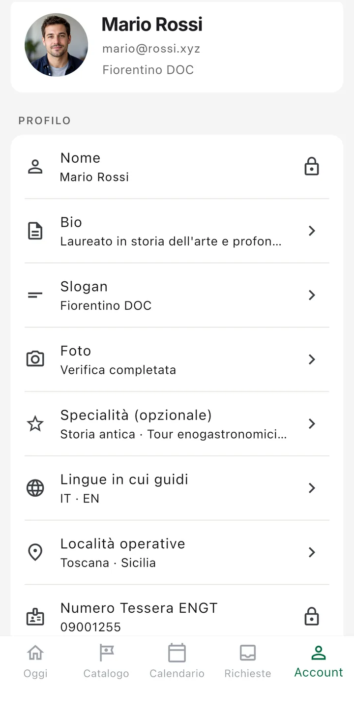 Profilo della guida con bio, lingue e numero di tesserino